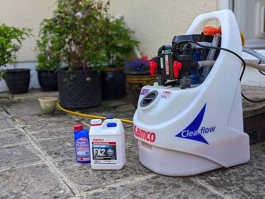 Kamco Clearflow powerflushing machine with FX2 cleaning chemicals ready for a central heating powerflush